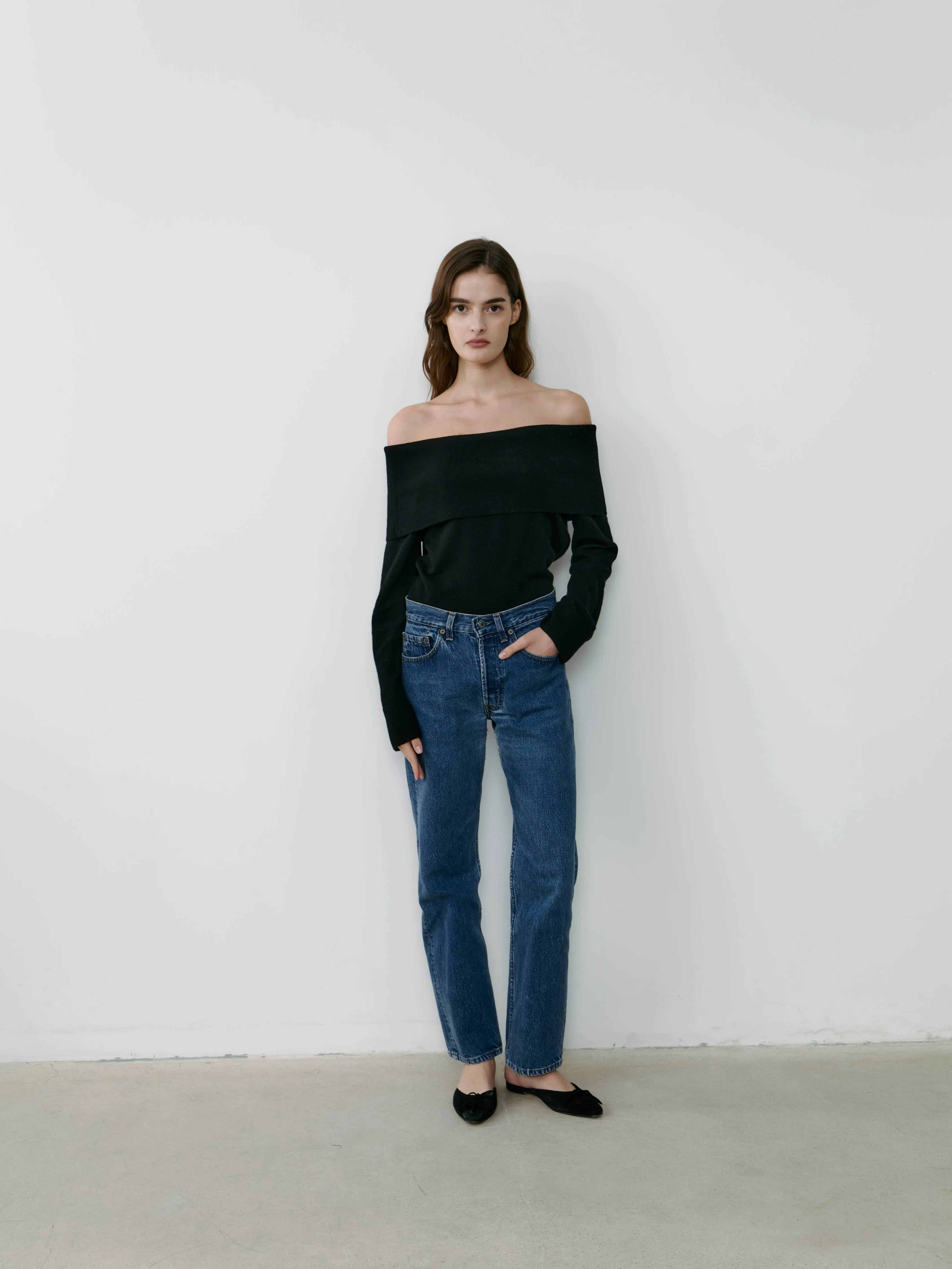 THE CASHMERE OFF SHOULDER - BLACK